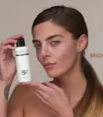 صورة تبرز التونر المنير كخطوة ثانية في مجموعة تبييض البشرة.