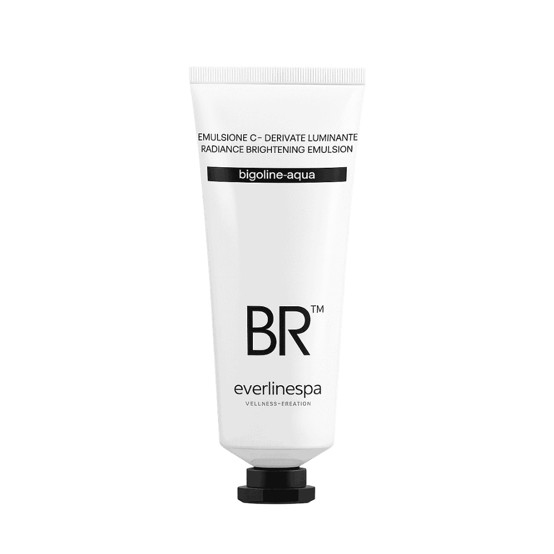 face whitening cream كريم تفتيح للوجه غني بفيتامين C وأحماض الفواكه، يقلل من التصبغات، ويوحد اللون.